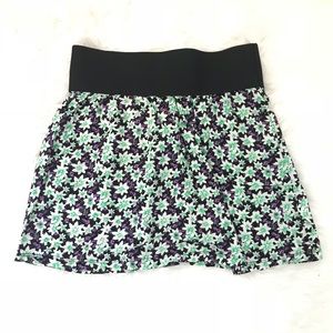 Trendy Floral Mini Skirt Size S